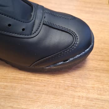 Tuğba Papuç (Ayakkabı Butik Shoe Ayakkabı) Yazıklar Olsun Sizin Gibilere...