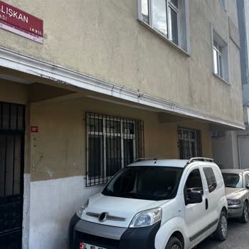 İBB - İstanbul Büyükşehir Belediyesi Sokak Duba Ve Taş Koymak