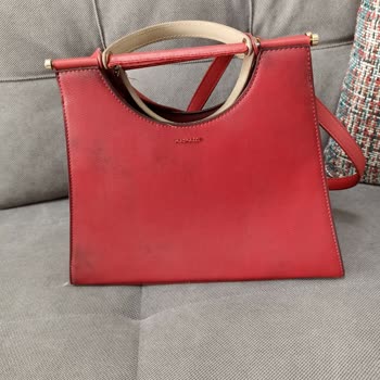 Kırmızı Matmazel Çantanın Rengi Siyah Oldu