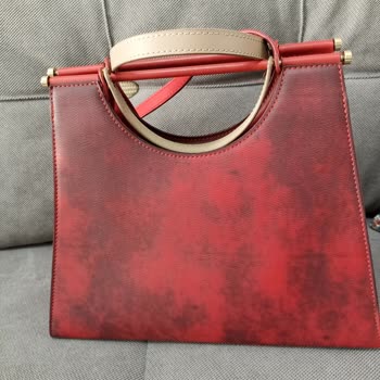 Kırmızı Matmazel Çantanın Rengi Siyah Oldu