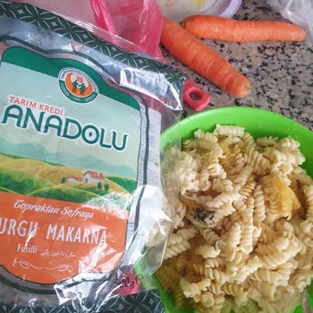Tarım Kredi Kooperatif Market Makarnada Siyah Zift Benzeri Yağ