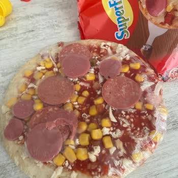 SuperFresh Hazır Pizzanın Üzerindeki Sucuk Isırılmış