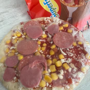 SuperFresh Hazır Pizzanın Üzerindeki Sucuk Isırılmış