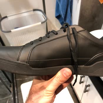 Lacoste Marka Ayakkabı'nın Kısa Sürede Kenarlarından Açılması!