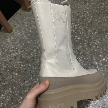 Boyner Botlarla Yürünmüyor Çok Acıtıyor