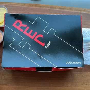 Red Fries Bağdat Caddesi Çiğnenmiş Sakız