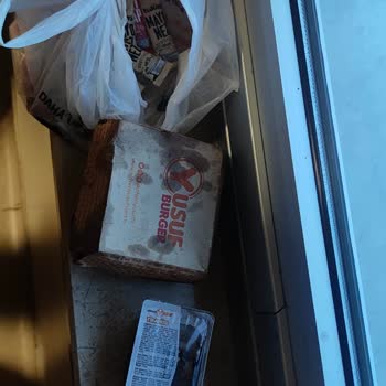 Köfteci Yusuf Yemeğin Kendisini Getirmedi