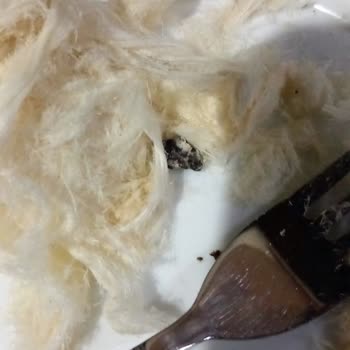 Kardelen Kestane Şekerleri İçerisinden Pislik Çıkan Pişmaniye