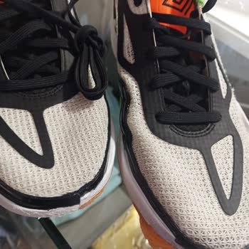 Sneaks Up Nike Air Basketbol Ayakkabısında Beklenmedik Hızlı Yıpranma Ve Servis Hayal Kırıklığı