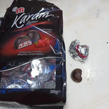 Eti Gıda Eti Karam Bitter Çikolata İçinden Kıl Çıktı
