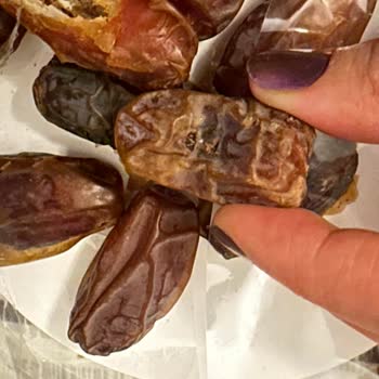 Migros'ta Satılan Komşu Kuruyemiş Markalı Hurmaların Kurtlu Çıkması!