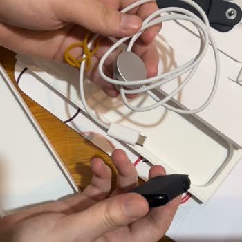 EasyCep Apple Watch İle Birlikte Orijinal Kabloyu Göndermiyor.