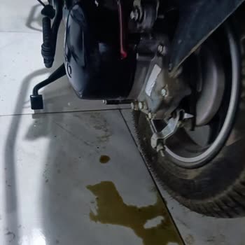 Hero Motosiklet Hero Dash 125 Motorum 300 Km De Şiddetli Bir Şekilde Yağ Damlatıyor!