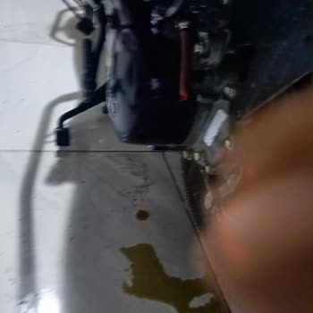 Hero Motosiklet Hero Dash 125 Motorum 300 Km De Şiddetli Bir Şekilde Yağ Damlatıyor!