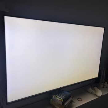 Vestel Toshiba 65QL Marka Televizyon Ekran Sararmaları