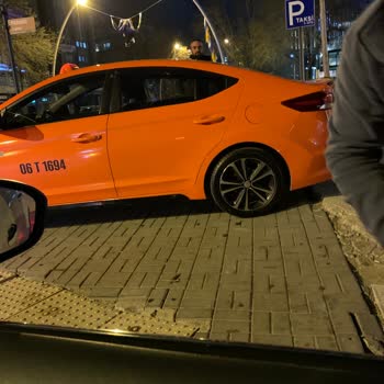 Taksiciler Odası Yaya Geçişini Engelleme