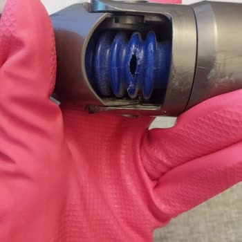 Dyson V 15 Detect Kablosuz Süpürge Borudaki Yırtık Hk