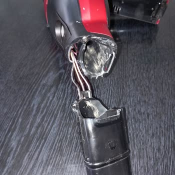 PHILIPS Ev Aletleri Philips Xc7043/01 Gövdeden Kırıldı 3 Ayda