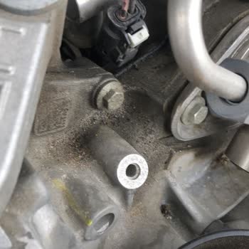 Renault Clio 1.3 Tce Üst Kapak Yağ Kaçağı