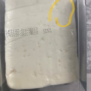 BİM Marketten Alınan Beyaz Peynirde Kıl Bulunması Şikayeti