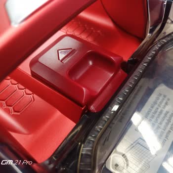 Fakir Yeni Sıfır Üründe Kırık Çıkan Parça İçin Ücret Talep Etti.