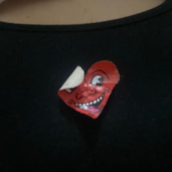 Paul Kenzie İyi Yapışmamış Sticker Kusurlu Teslimat
