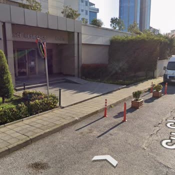 İBB - İstanbul Büyükşehir Belediyesi Yan Binanın Yolu İşgal Etmesi Ve Mağduriyetimiz