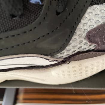 Sneaks Up Çok Kısa Sürede Deforme Olan Üründeki Hatayı Kabul Etmedi!