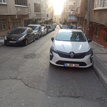 Tik Tak Sokak Arasına Bırakılan Araçlar