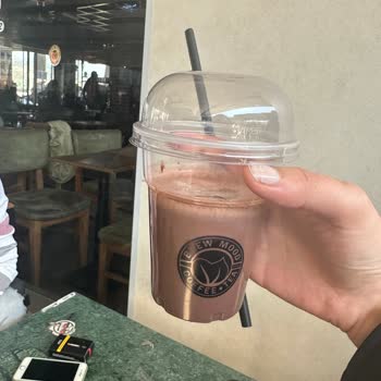 Brew Mood Coffee & Tea Brew Mood Soğuk Çikolata Orta Boy Ama Asla Orta Boy Gibi Değil