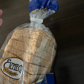 BİM Tarihinden Önce Küflenen Ekmek