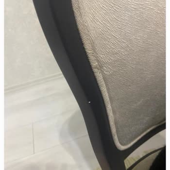 Kelebek Mobilyanın Yemek Masası Takımında Sandalyelerinin Boya Atması