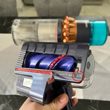 Dyson Süpürgenin Fırçası İlk Kullanımda Söküldü