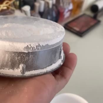 Kryolan Pudranın Kapak Dizaynı Çok Kötü