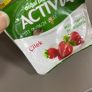 Activia Yoğurttan Çürümüş Çilek Çıktı