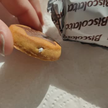 Biscolata Starz Ürünün İçeriğinden Ambalaj Parçası Çıktı