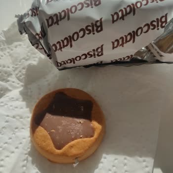 Biscolata Starz Ürünün İçeriğinden Ambalaj Parçası Çıktı