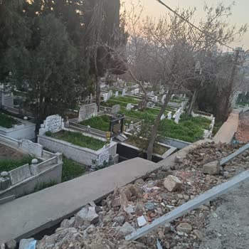 TOKİ Karlıtepe Mezarlığına Giriş Yapamıyoruz