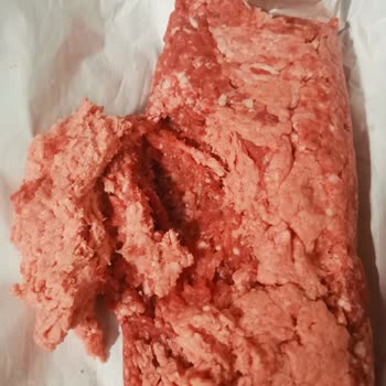 Köfteci Yusuf Kıyma Pişmanlıktır, Etten Çok Yağ Var.