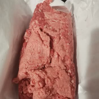 Köfteci Yusuf Kıyma Pişmanlıktır, Etten Çok Yağ Var.