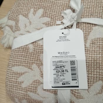 English Home Koltuk Örtüsünde Etiket-barkod Uyuşmazlığı.