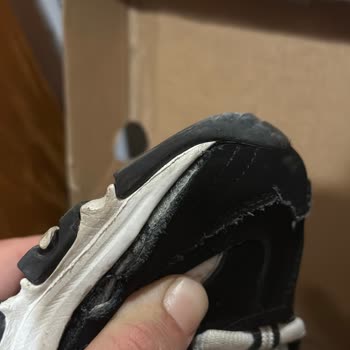 Skechers Servis Garantisi Olmayan Bir Firma