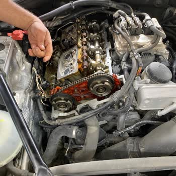 BMW F10 Rölantide Yanık Yağ Kokusu Sorunu