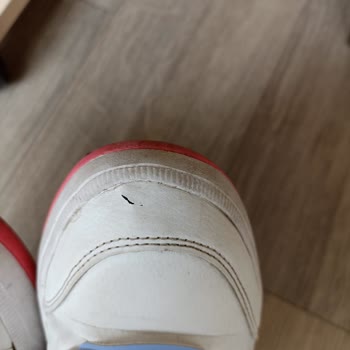 Puma Spor Ayakkabının Önünde Oluşan Delik