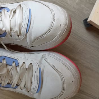 Puma Spor Ayakkabının Önünde Oluşan Delik