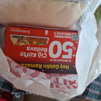 Komagene'den Çiğ Köfte Aldım Bozuktu!