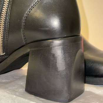 Prev Markalı Ayakkabılar Dayanıklı Değil, Fiyatlarını Hak Etmiyor!