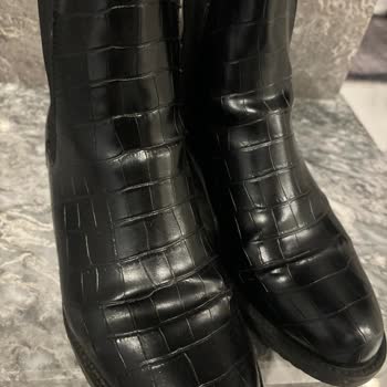 Nine West 5 Kere Giyilen Kadın Bot Katlama Yerinden Yırtıldı.