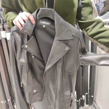 Derimod'un Yırtılan Hatalı Deri Ceketi İade Yerine Değişime Zorlaması