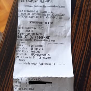 Adidas Marka Futbol Ayakkabısı Bir Ayda Yanlardan Açılmaya Başladı.